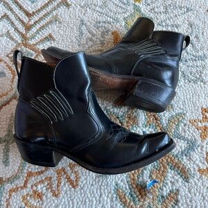 Acme Vintage RR3084) Black Winged Desert Boot
Unisex sizes 9 women’s 7.5 men’s